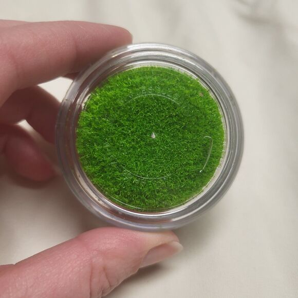 Flower Soft Shamrock Green Scrapbooking Embellishing Powder Flocking 30ml - Picture 2 of 3